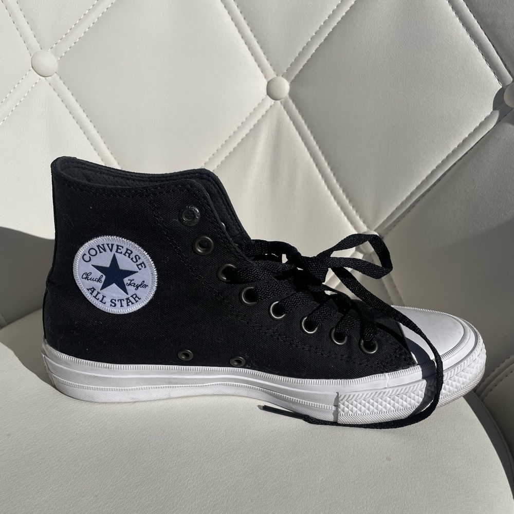Chuck Taylor II High Tops - Black
Size: M 7/W 9